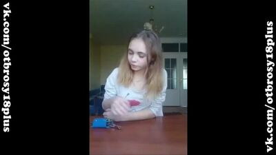 Молодая студентка откровенно показывает грудь в перископе - Periscope засветы.