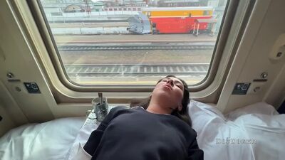 Соблазнил проводницу в поезде и трахнул, пока у нее был перерыв
