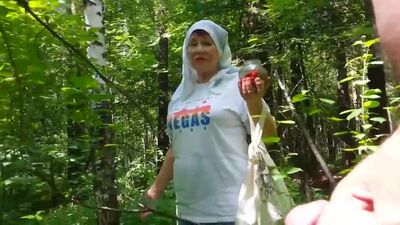 Дрочит на бабу и спрашивает яйца большие 