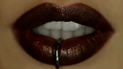 _tv_yunyiy_patsan_trahaet_mamku_s_bolshimi_siskami_720_strip2-spaces.im.mp4