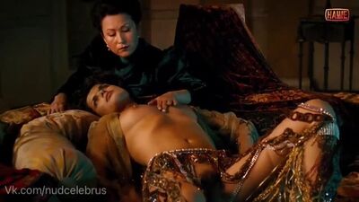 Полностью голая Анна Азарова