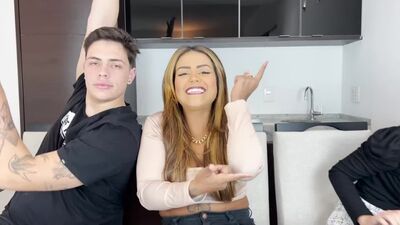 Camila Loures - TENTE ACERTAR A COR DA COMIDA!!!