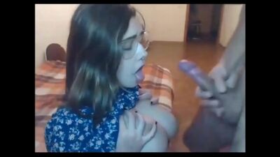 Младшая сестра отсосала член своему брату, сексуальная сестренка, порно, домашнее, частное