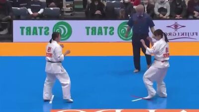 【マン的】女子空手家、股間に膝蹴りが命中して悶絶