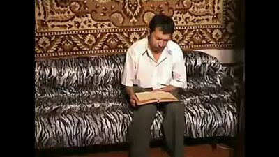 Отец заставил свою дочь сосать ему хуй