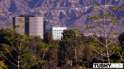 TUSHY Kenzie Reeves и Vina Sky обожают зиять вместе