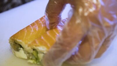 ЯПОНСКИЕ СУШИ И РОЛЛЫ С ДОСТАВКОЙ НА ДОМ