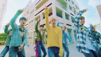 ПОЛИНА РИППА В НОВОМ КЛИПЕ К-ПОП ГРУППЫ (RAINZ) - Juliette Official M_V