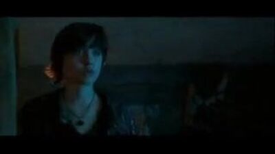 Мужчина связал и заткнул рот молодой женщине