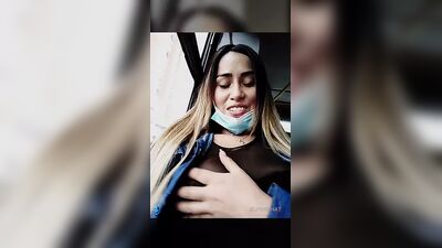 Areviklusine1 большой сквирт в автобусе