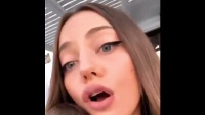 Катя Кищук слушает трек lil aaron