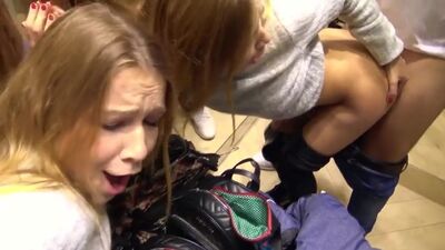 Парочка занялась сексом в примерочной с нла это на видео