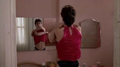 Jamie Lee Curtis обменивается местами (топлесс)