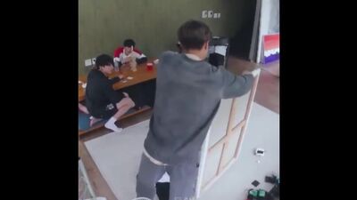 Вилкой в глаз или в жопу раз? ответ очевиден