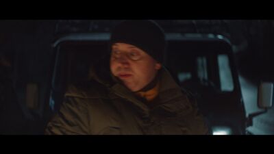 Сергей Бурунов, в роли Вити, спасает друзей в новогоднем лесу