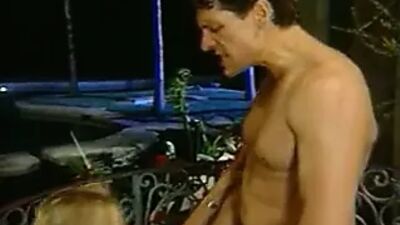 Amber Lynn делает спасателя