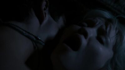 Эмили Браунинг (Emily Browning) голая в фильме «Зажги меня» (2012)
