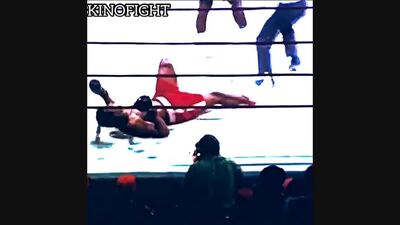 Джо Фрейзер отправляет в нокдаун Мухаммеда Али