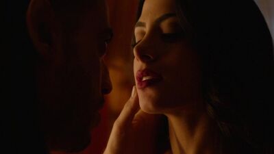 Emeraude Toubia Sexy - Shadowhunters (2016) s01e03
