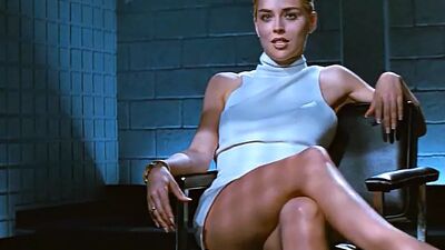 Скрещенные ноги Sharon Stone