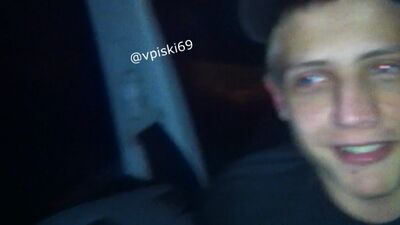 Молодую шкуру пустили по кругу на природе, студентку раком, грязные разговоры, жесткий секс, русское домашнее порно