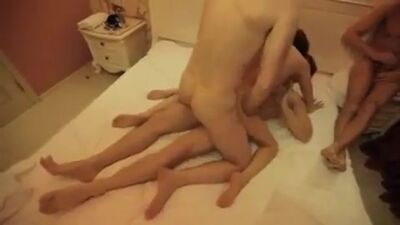 ГЕНГ БЕНГ ДЛЯ РУССКОЙ СЕКСВАЙФ В ДОРОГОМ НОМЕРЕ ОТЕЛЯ МОСКВЫ