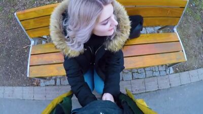 Показала грудь и отсосала за деньги на улице (секс, порно, эротика, минет, пикап, молодая, за деньги)