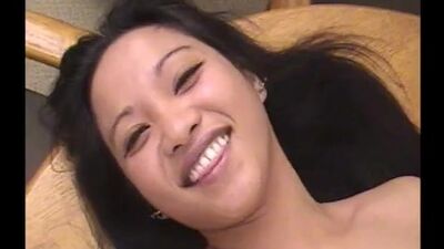 Экзотическая красотка обнаженная на столе