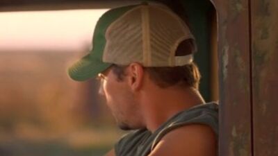 Голая Робин Адамсон (Robyn Adamson) в фильме "Младенец на прогулке 2: Ничейный ребенок" (Nobody's Baby, 2001)