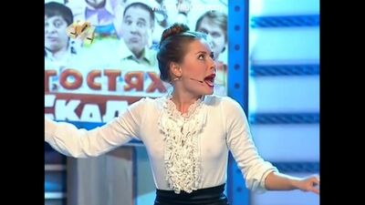 Юлия Михалкова без лифчика в шоу "Уральские пельмени" - В гостях у скалки