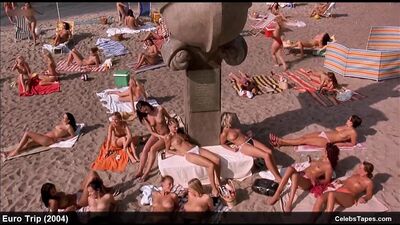 Знаменитости топлес в кино