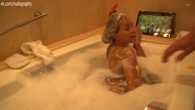 Регина Тодоренко голая в программе Орёл и Решка. Кругосветка засветила очко голую жопу голые знаменитости блогерши засветы