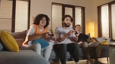 Актёры Cast в рекламном ролике "The Premiere | Проектор 4K с тройным лазером" для Samsung Electronic