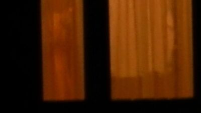 Голая в окне напротив