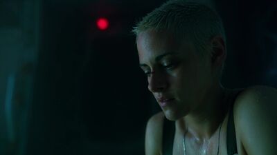 Кристен Стюарт. Jessica Henwick - '' под водой ''