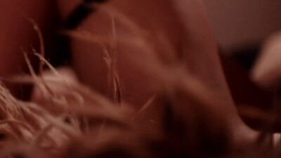 Maria Bakalova (Borat 2) обнаженные сиськи, задница и соски в трансгрессии