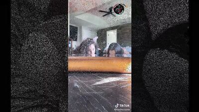 Большой черный член нападает на зайчика