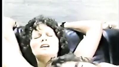 Linda Lovelace жестко кончает