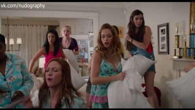 Алексис Нэп (Alexis Knapp) в фильме "Идеальный голос 2" (Pitch Perfect 2, 2015, Элизабет Бэнкс)