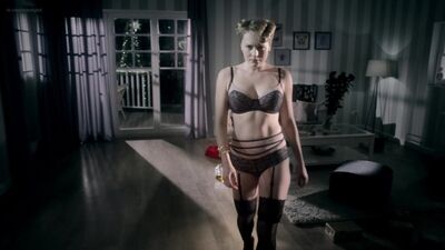 Magdalena Lamparska Nude - No Panic, With a Hint of Hysteria (2016) Магдалена Лампарска - Без паники, с намеком на истерику