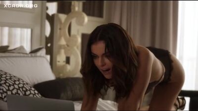 Серинда Свон(Serinda Swan) голая грудь секс в сериале Футболисты(2015,США)