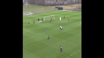 Томас Дилейни чудо-ударом забил гол на тренировке сборной Дании!