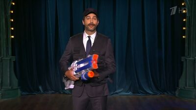 Пародия Урганта на Лукашенко с автоматом