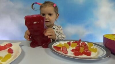 Желейные мишки червяки и рыбки делаем на Гамми Мэйкер Gummy Bears worms and fish on maker