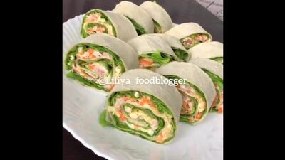 Быстрая закуска из лаваша (ингредиенты указаны в описании видео)