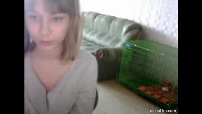 Девушка случайно засветила грудь в видеочате. Хотела показать, развод