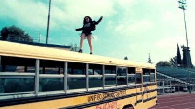 Роуз МакГоун в клипе Charli XCX - Break The Rules (2014)