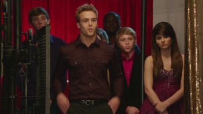 Очень голодные игры (2013) HD 720 (комедия) Майра Уолш Брэнт Догерти Александрия Деберри Коди Кристиан Ник Гомес Дидрих Бадер Лорен Боулз Эрик Борк Джозеф Авиль Элис Форд